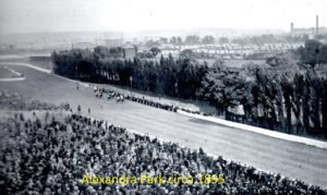 Which defunct racecourse was nicknamed 'The Frying Pan'?  
